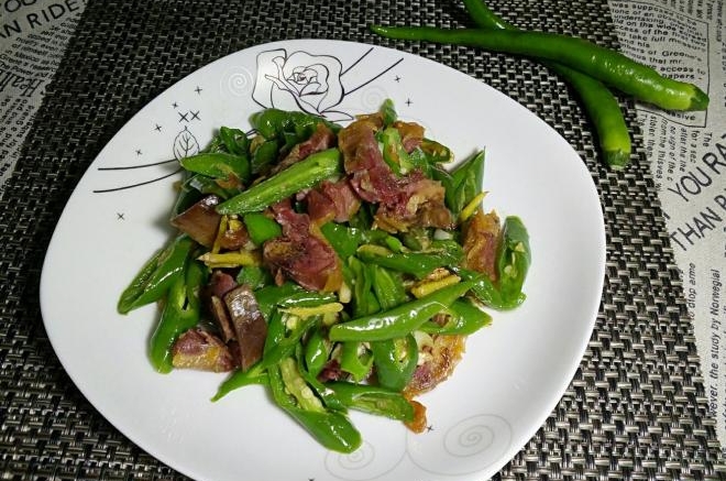 腊鸭腿炒辣椒