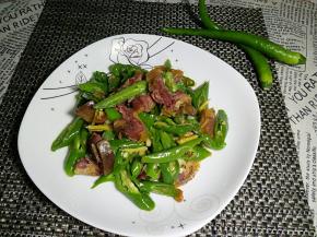 一道美味的腊鸭腿辣椒就可以出锅了。