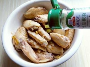 加入胡椒粉。(不喜欢可以不放)