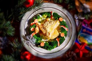 烤好的鸡胸肉放进花环里，美美的大餐搞定啦