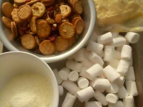 把所有材料称重准备好。