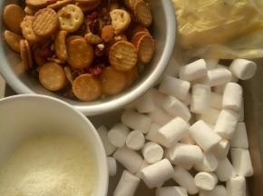 把所有材料称重准备好。