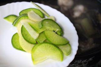 加入切成的萝卜