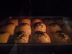 烤箱上下火180预热十分钟，烤盘放中层，上下活180度烤20分钟。