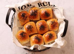 注意上色情况加盖锡纸，烤好后就能吃了，只要你不怕烫。