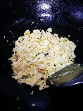 翻炒均匀，炒熟即可。