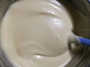 烤箱上下火100度预热5分钟。