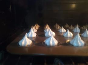 烤箱上下火100度，烤50分钟，有热风模式开着更好。