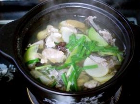 关火、淋上芝麻油调味即可
