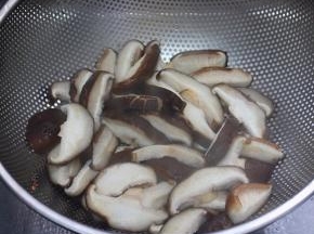 捞起沥干水