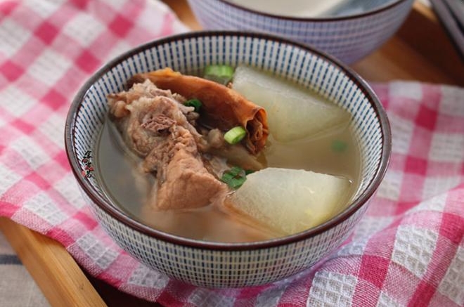 墨鱼猪骨冬瓜汤