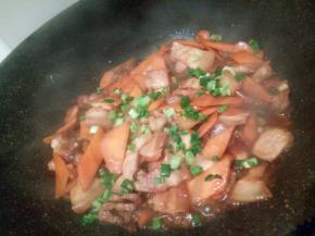 鸡粉少许，翻炒均匀，撒点葱花就可以了