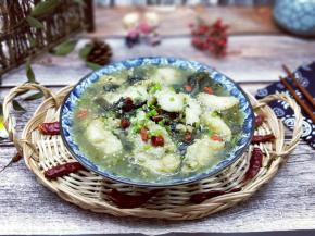 撒上葱花，熟白芝麻。