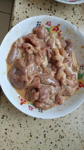 加了生抽生粉腌制一会