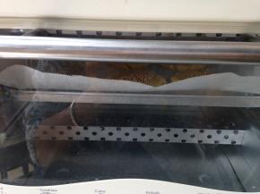 烤箱提前200度预热5分钟，预热后烤盘送入烤箱中层烘烤，180度25分钟