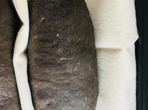 放置到发酵布上，进行第二次发酵。烤箱放一杯温水，时间30分钟