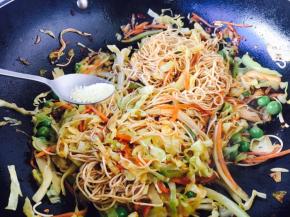 放入适量的盐调味。