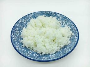米饭一碗。