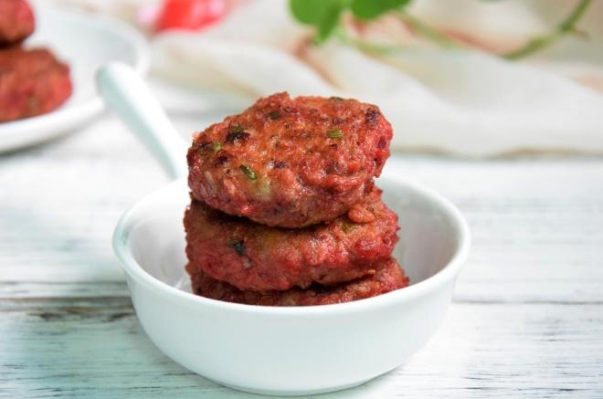 甜菜根煎肉饼
