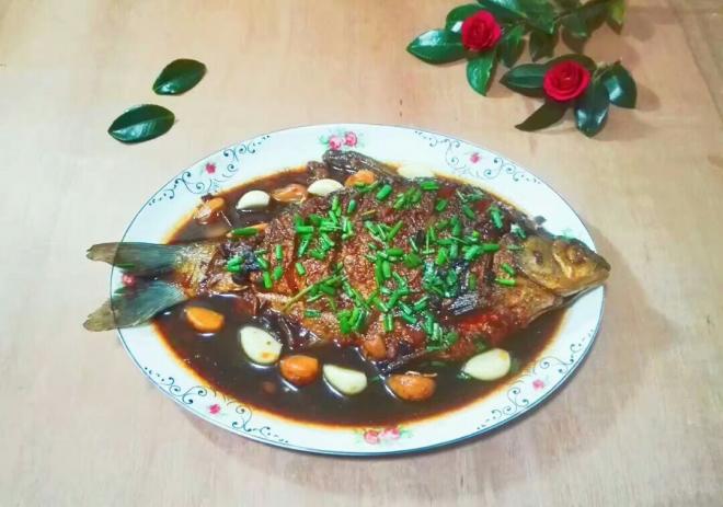 蒜头黄豆酱鳊鱼