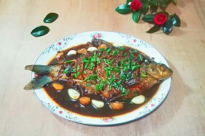 蒜头黄豆酱鳊鱼
