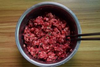 拌均匀后搅拌上劲