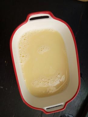 加二分之一蛋液的水，搅拌均匀！