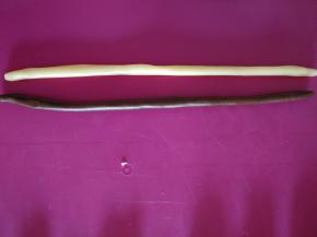 取任意两色搓成长条。