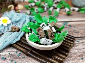 再用糖纸包起来。