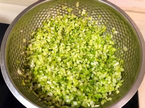 韭黄洗干净切碎