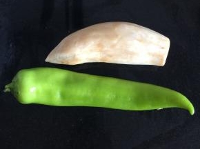 准备食材：尖椒、杏鲍菇