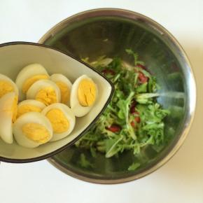 最后放入切好的鹌鹑蛋