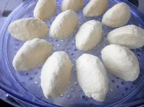 锅开后上锅蒸35分钟左右，锅里一定要多放水，以免耗干水分，锅干烧