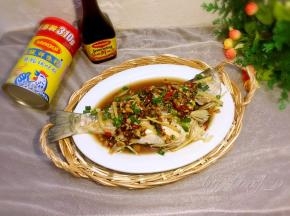 浇上热好酱汁即可食用