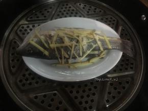 放入冷水蒸锅中中大火蒸熟
