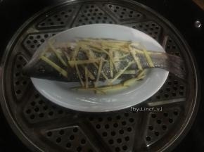 放入冷水蒸锅中中大火蒸熟
