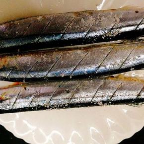 加盐腌制秋刀鱼