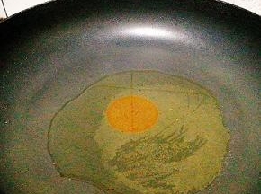 加入适量食用油