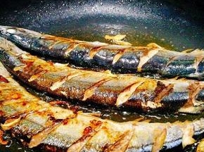 煎至两面焦黄