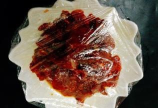 包上保鲜膜腌制半个小时