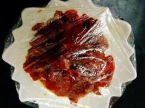 包上保鲜膜腌制半个小时