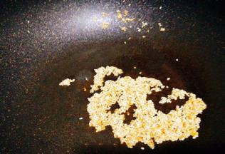 炒白芝麻，个人感觉现炒会比较香