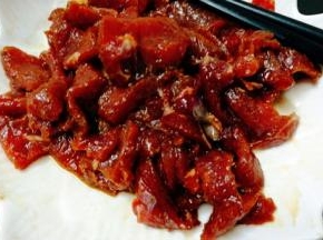 腌好的牛肉片再拌一下