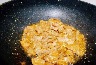 撒上白芝麻即可出锅