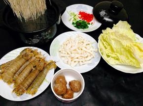 食材准备好，红薯粉丝用水泡软