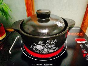 加入清水转入砂锅里，