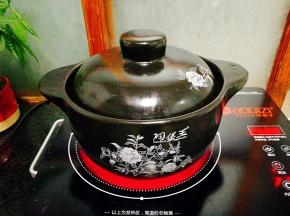 加入清水转入砂锅里，