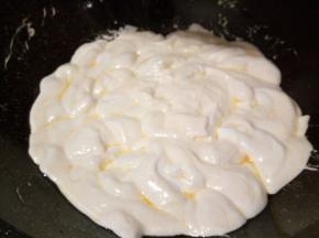 小火搅拌至棉花糖融化并与黄油充分融合