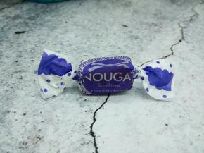 卷起来，拧紧糖纸