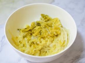 酸菜丝备用